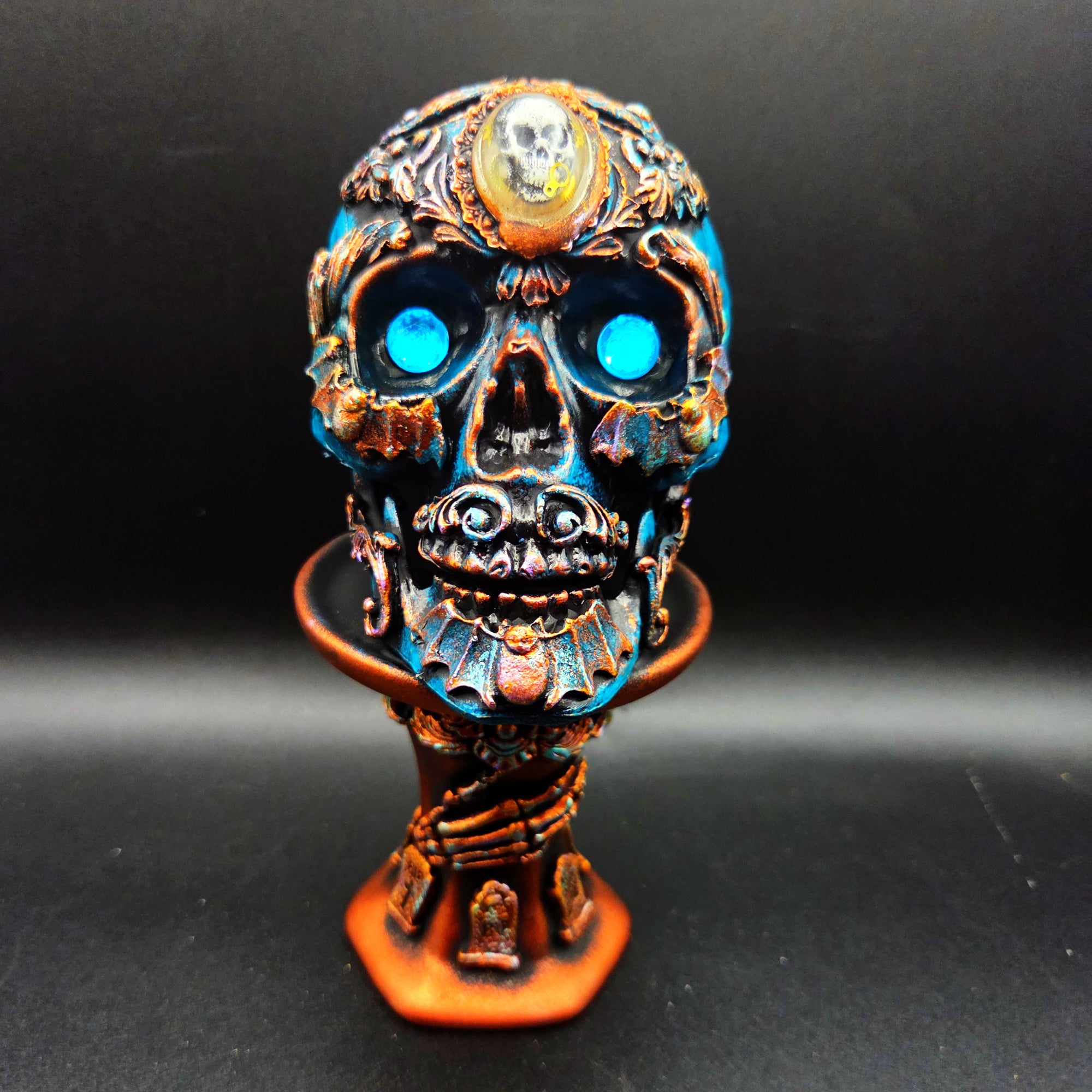 Decorative Gothic Teal Skull on Base – Mimzi Moon