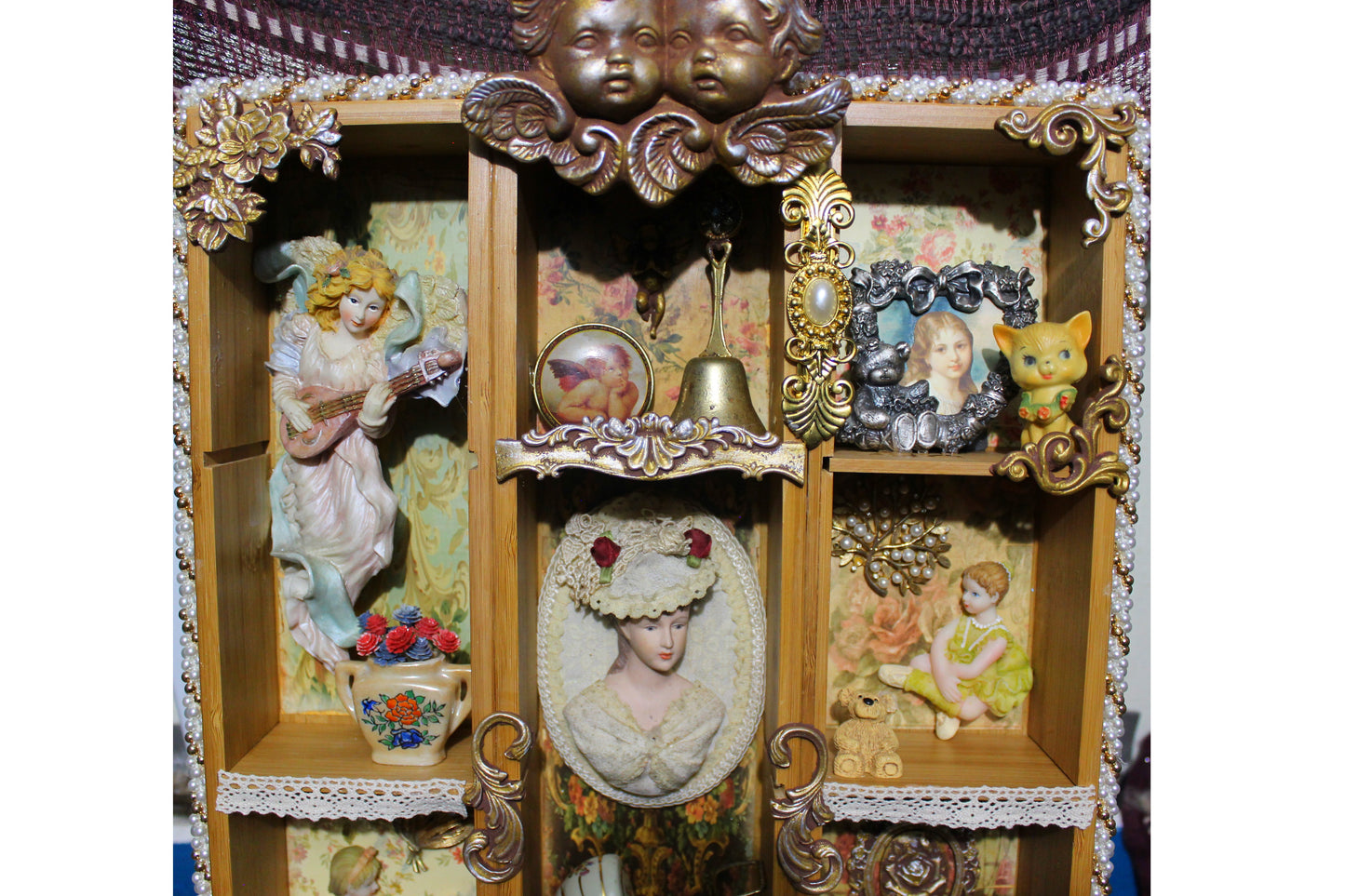 Large Pretty Victorian Shadow Box!