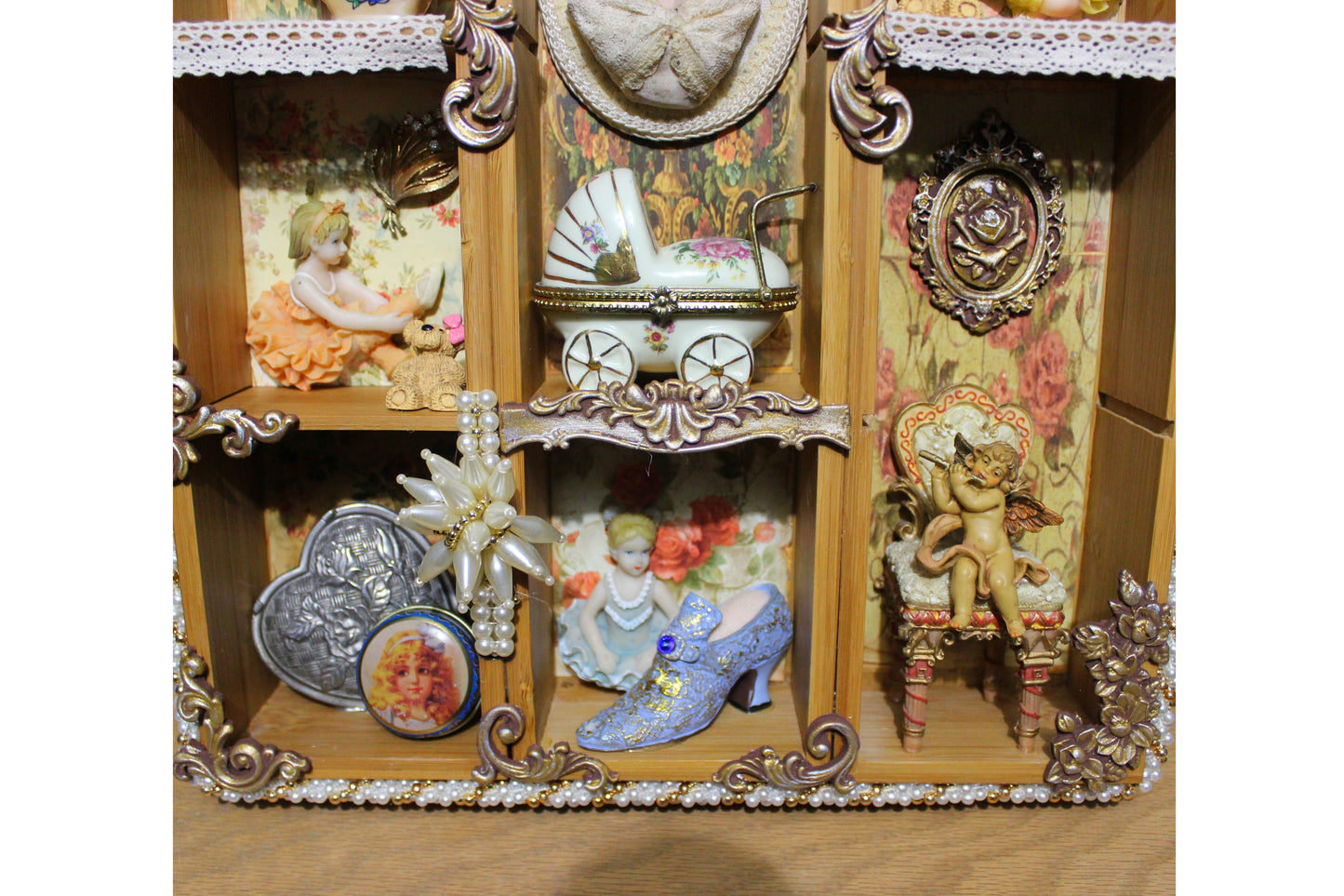 Large Pretty Victorian Shadow Box!