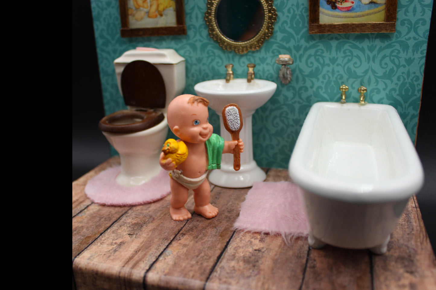 Adorable Vintage Bathroom Diorama! Bathtub Baby Room Box!