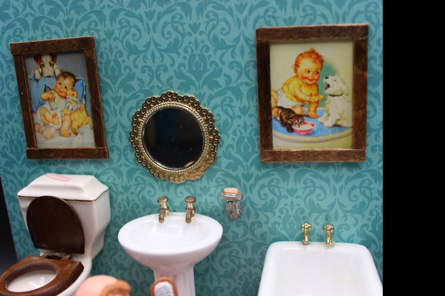 Adorable Vintage Bathroom Diorama! Bathtub Baby Room Box!