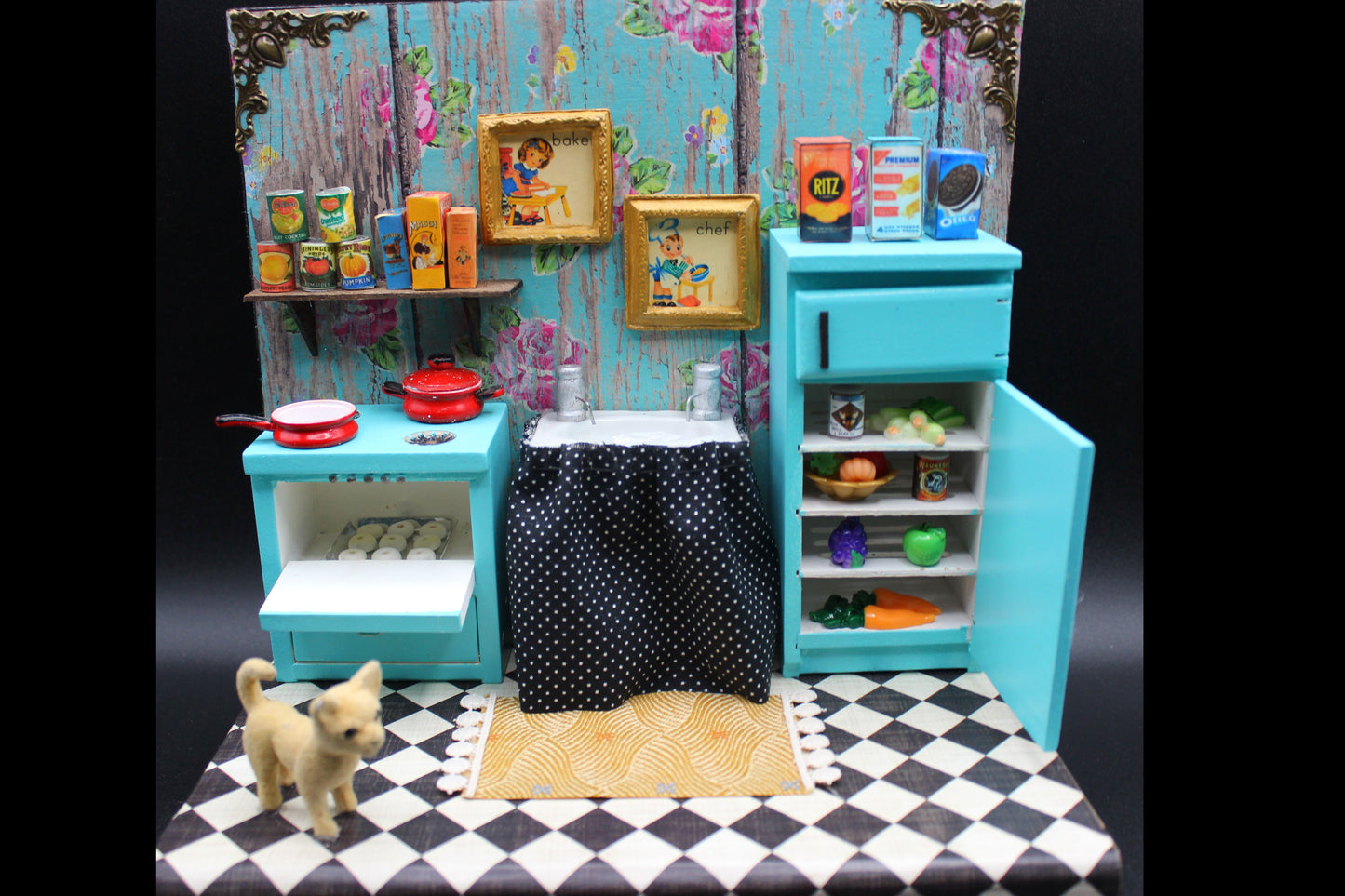 Cute Miniature Vintage 50's Style Kitchen Diorama!