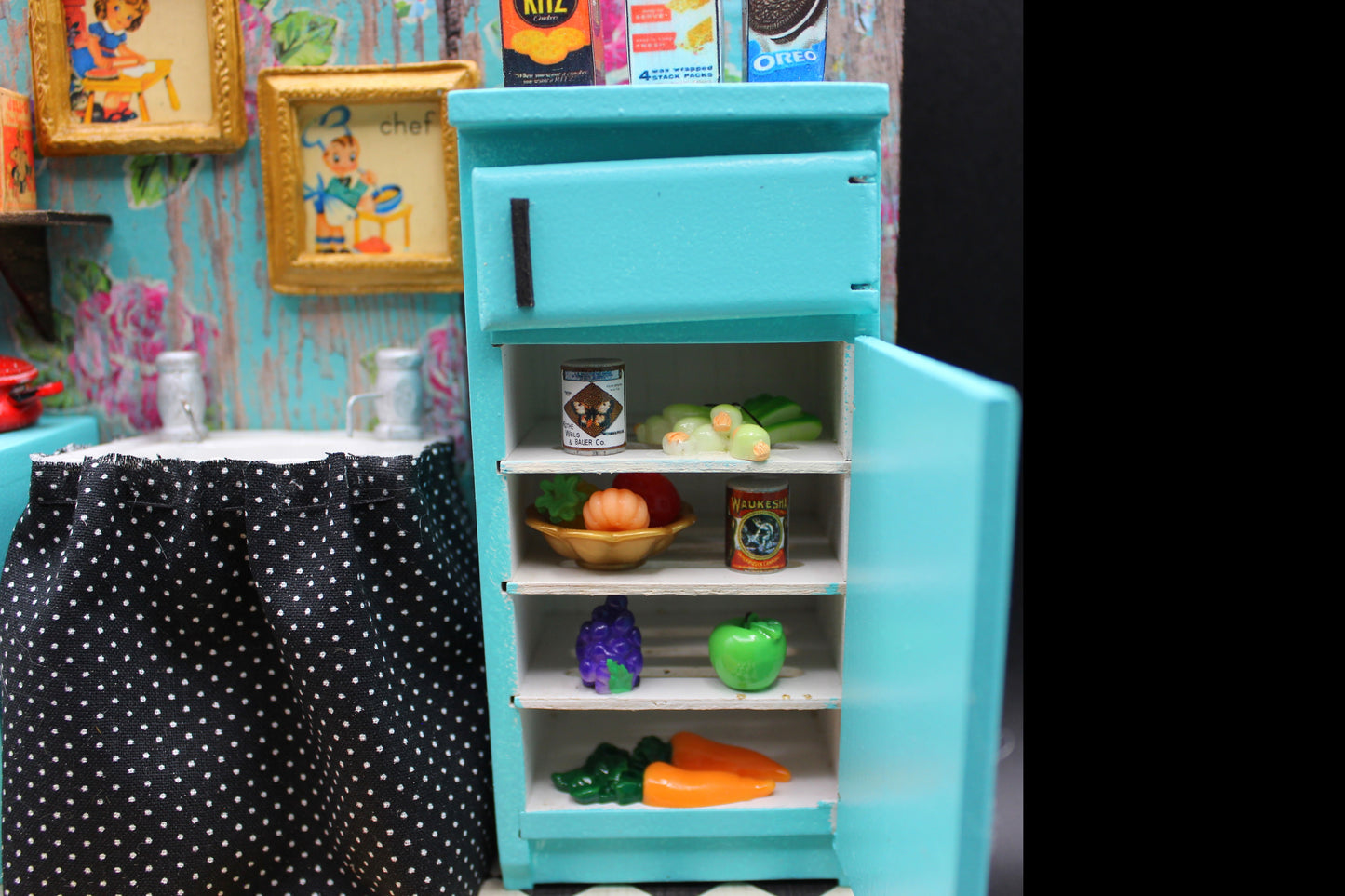 Cute Miniature Vintage 50's Style Kitchen Diorama!