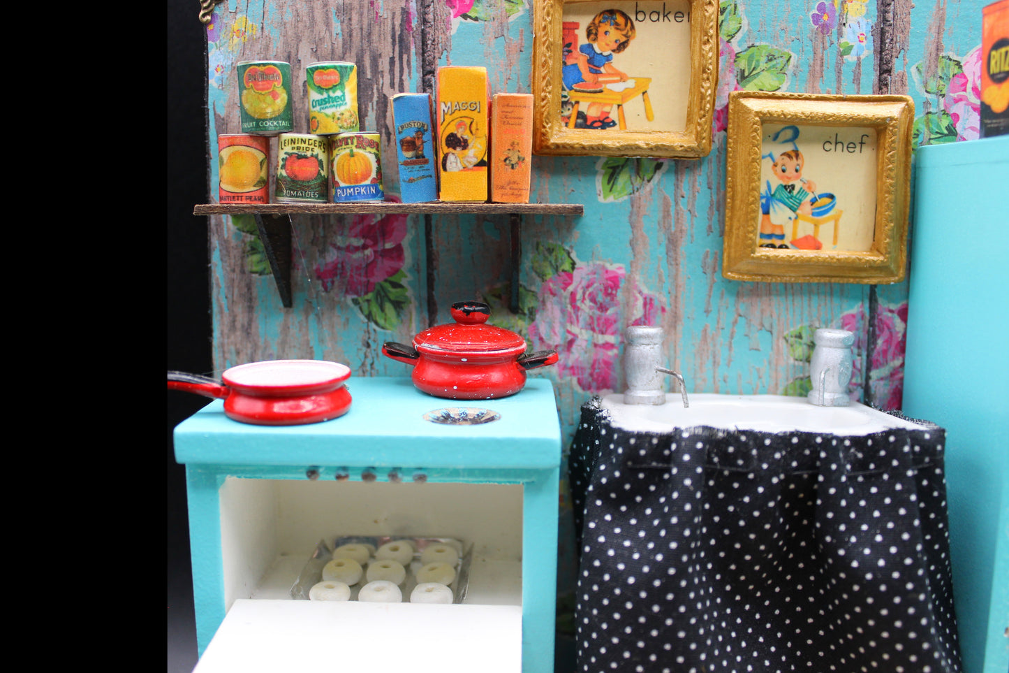 Cute Miniature Vintage 50's Style Kitchen Diorama!