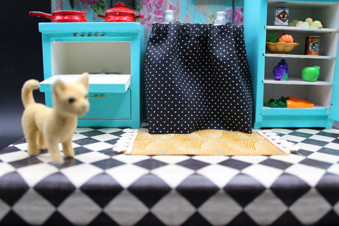 Cute Miniature Vintage 50's Style Kitchen Diorama!