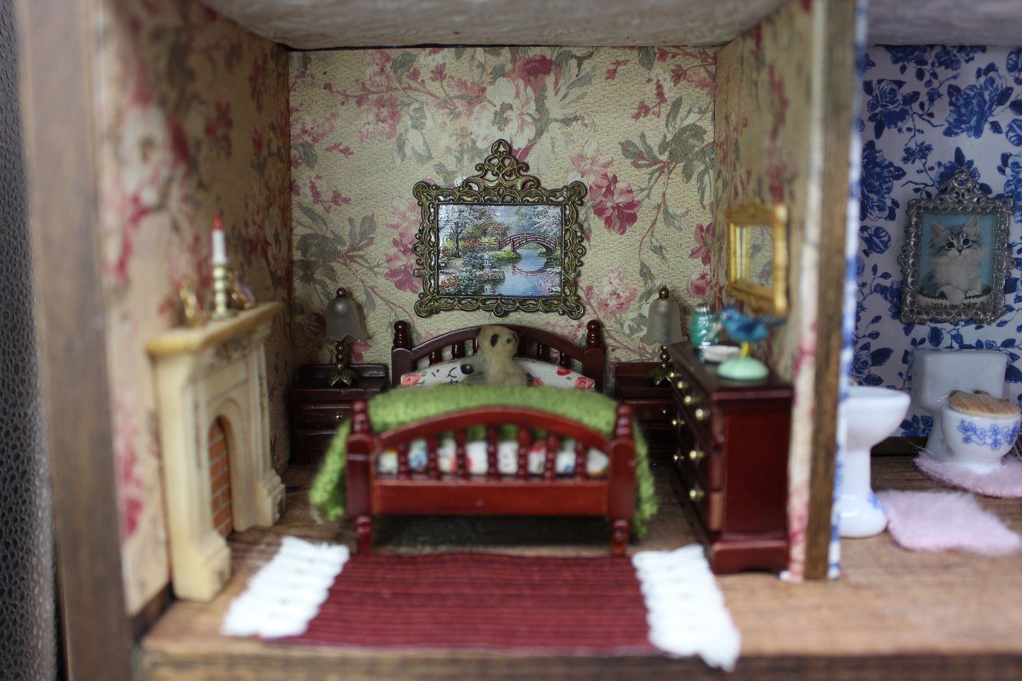 Gorgeous Miniature Vintage Shadowbox Dollhouse! Furnished Victorian Dollhouse!