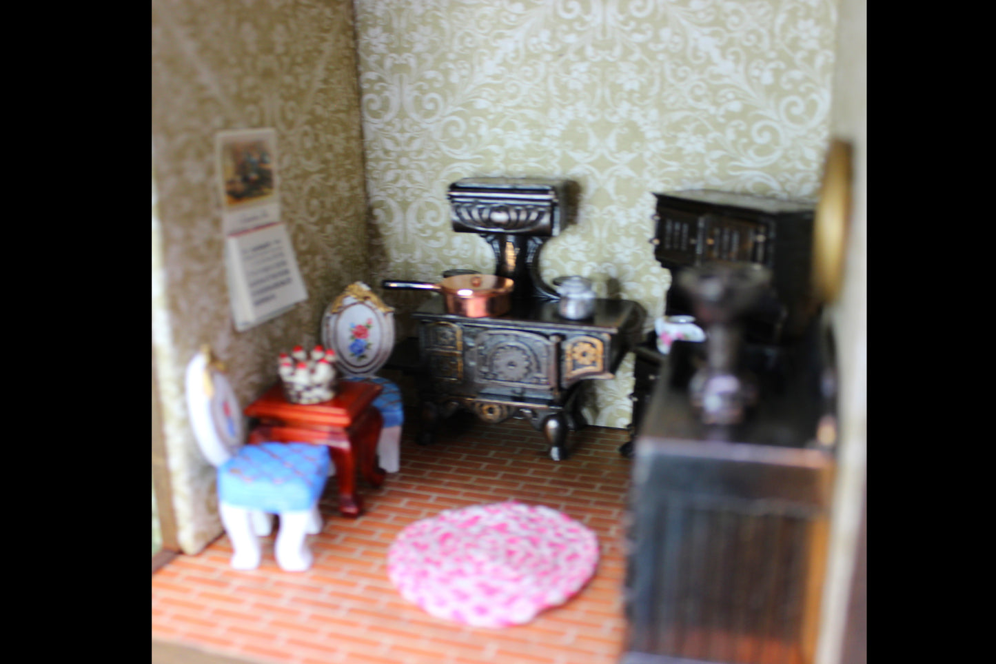 Gorgeous Miniature Vintage Shadowbox Dollhouse! Furnished Victorian Dollhouse!