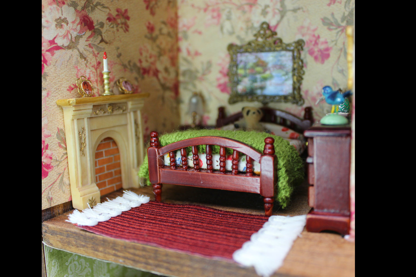 Gorgeous Miniature Vintage Shadowbox Dollhouse! Furnished Victorian Dollhouse!