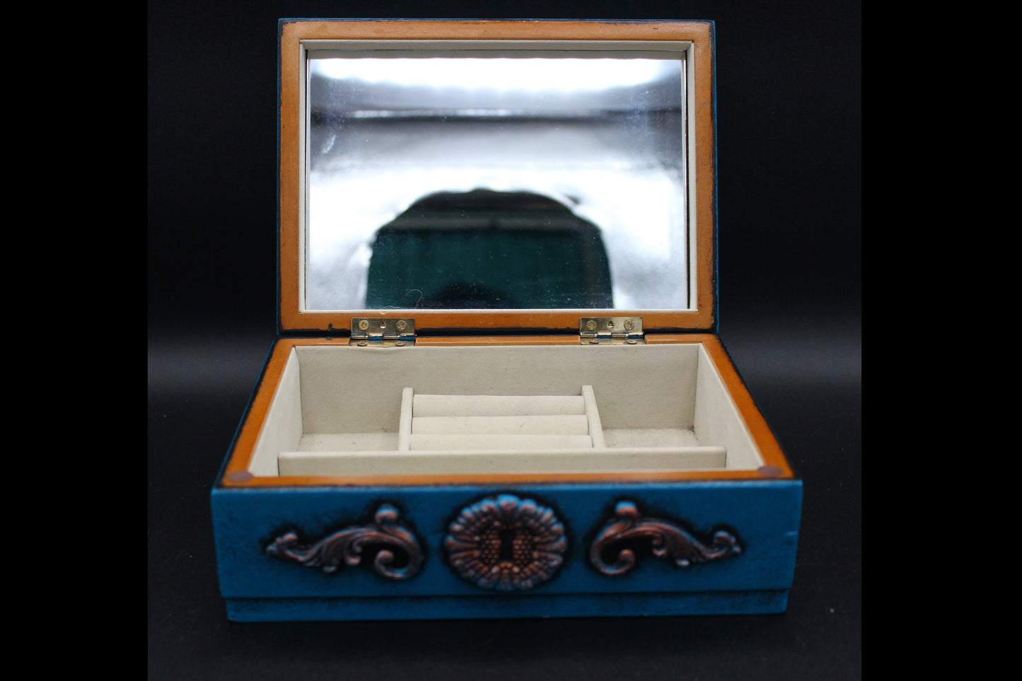 Mysterious Skull Jewelry Box!